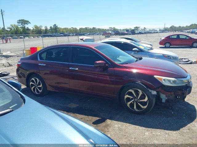 44627831 :رقم المزاد ، 1HGCR2F73HA242338 vin ، 2017 Honda Accord Ex مزاد بيع