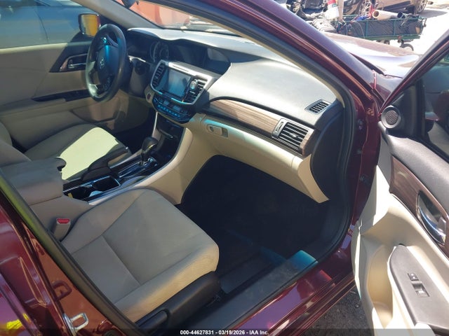 44627831 :رقم المزاد ، 1HGCR2F73HA242338 vin ، 2017 Honda Accord Ex مزاد بيع