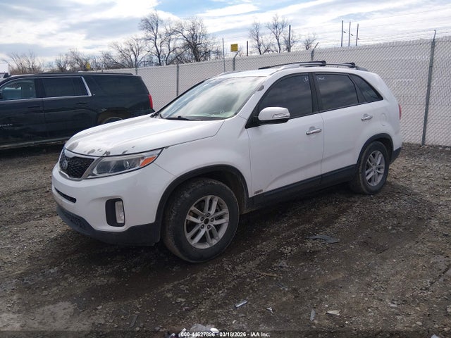 KIA SORENTO LX 2015 5XYKTDA65FG561937 Image 2