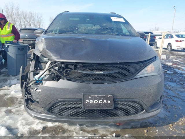 2018 Chrysler Pacifica Touring L მანქანა იყიდება აუქციონზე, vin: 2C4RC1BG3JR332777, აუქციონის ნომერი: 44627978
