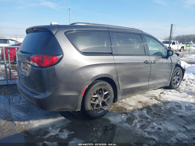 2018 Chrysler Pacifica Touring L მანქანა იყიდება აუქციონზე, vin: 2C4RC1BG3JR332777, აუქციონის ნომერი: 44627978