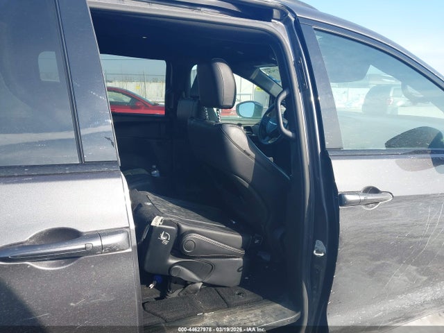 2018 Chrysler Pacifica Touring L მანქანა იყიდება აუქციონზე, vin: 2C4RC1BG3JR332777, აუქციონის ნომერი: 44627978