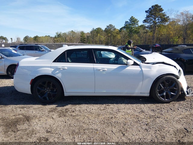 2022 Chrysler 300 S მანქანა იყიდება აუქციონზე, vin: 2C3CCABG9NH116017, აუქციონის ნომერი: 44628001