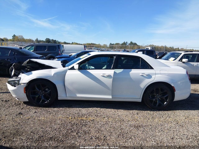 2022 Chrysler 300 S მანქანა იყიდება აუქციონზე, vin: 2C3CCABG9NH116017, აუქციონის ნომერი: 44628001
