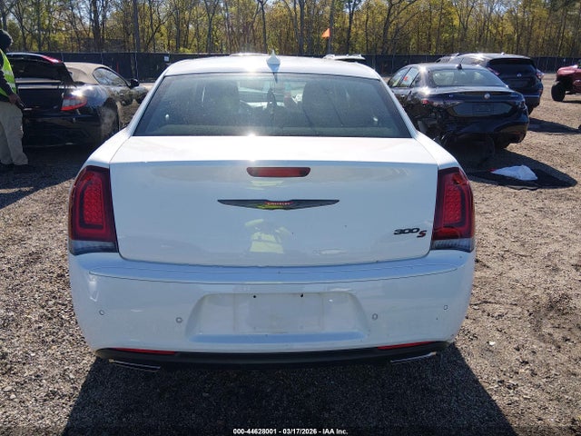 2022 Chrysler 300 S მანქანა იყიდება აუქციონზე, vin: 2C3CCABG9NH116017, აუქციონის ნომერი: 44628001