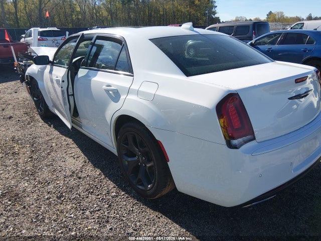 2022 Chrysler 300 S მანქანა იყიდება აუქციონზე, vin: 2C3CCABG9NH116017, აუქციონის ნომერი: 44628001