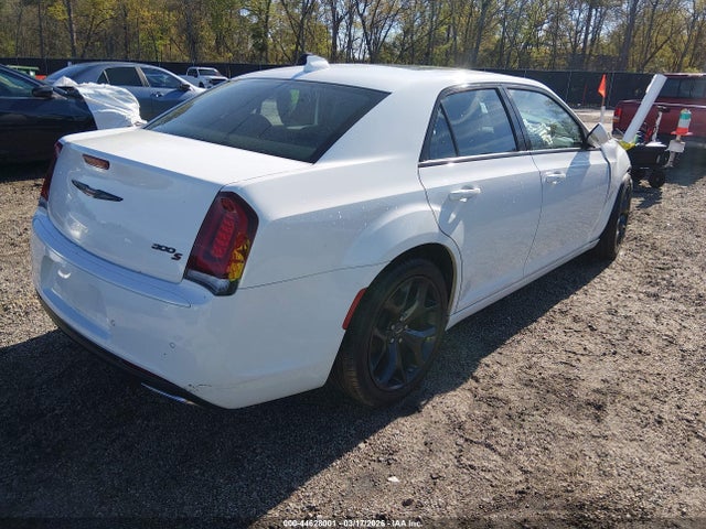 2022 Chrysler 300 S მანქანა იყიდება აუქციონზე, vin: 2C3CCABG9NH116017, აუქციონის ნომერი: 44628001