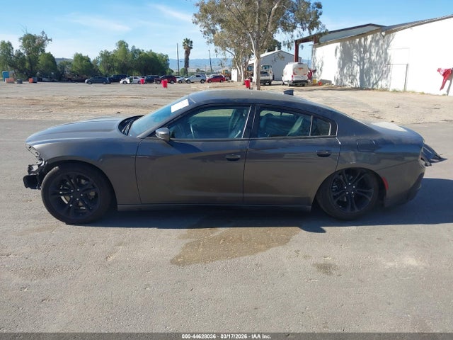 2C3CDXBG9NH225433 Dodge Charger Sxt Rwd