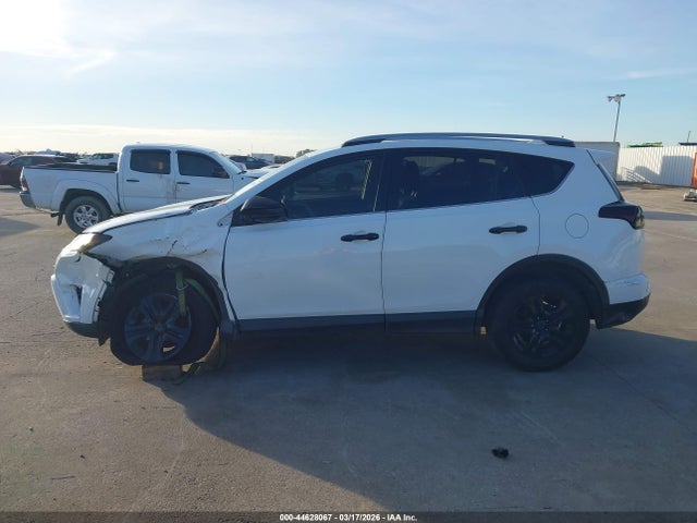 Продаж на аукціоні авто 2018 Toyota Rav4 Le, vin: JTMZFREVXJJ206825, номер лоту: 44628067
