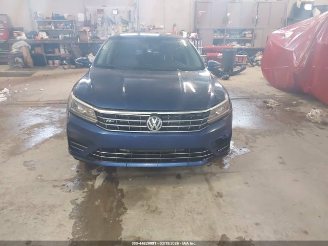 1VWAT7A33GC058154 Volkswagen Passat 1.8t R-line