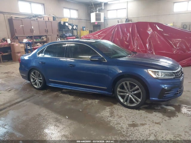 1VWAT7A33GC058154 Volkswagen Passat 1.8t R-line