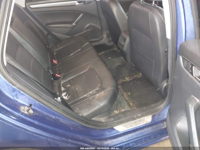 1VWAT7A33GC058154 Volkswagen Passat 1.8t R-line