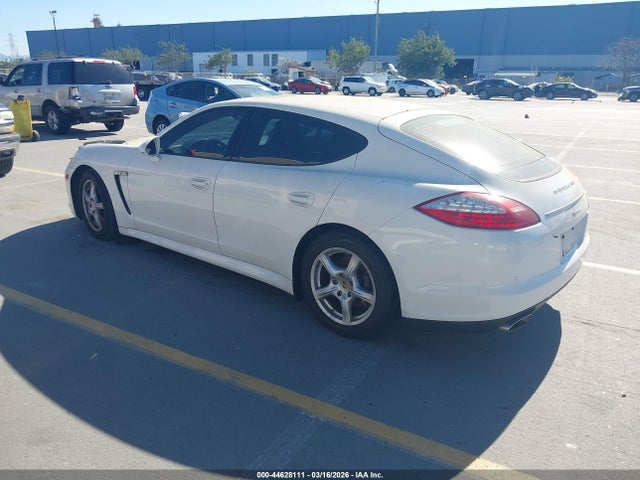 2011 PORSCHE PANAMERA WP0AA2A74BL018642 Photo 2