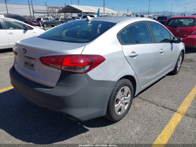 KIA FORTE LX 2017 3KPFK4A79HE115044 Image 4