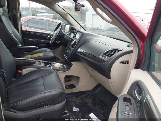 44628144 :رقم المزاد ، 2C4RC1CGXFR740182 vin ، 2015 Chrysler Town & Country Touring-l مزاد بيع