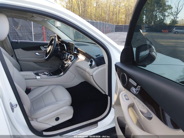 2018 Mercedes-benz Glc 300 4matic მანქანა იყიდება აუქციონზე, vin: WDC0G4KB3JV088252, აუქციონის ნომერი: 44628159