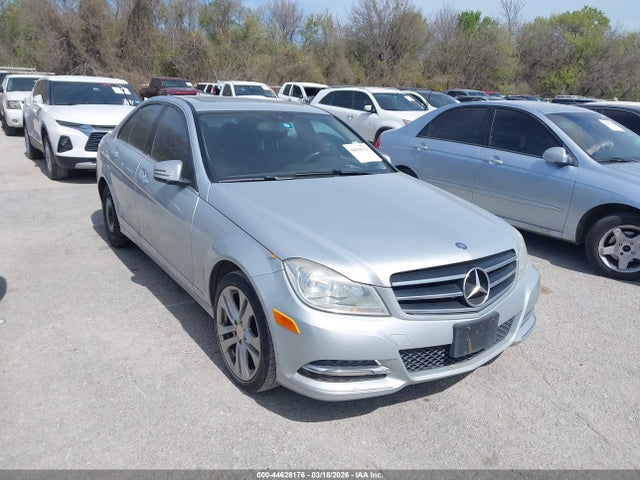 2014 MERCEDES-BENZ C 250 WDDGF4HB0ER310653
