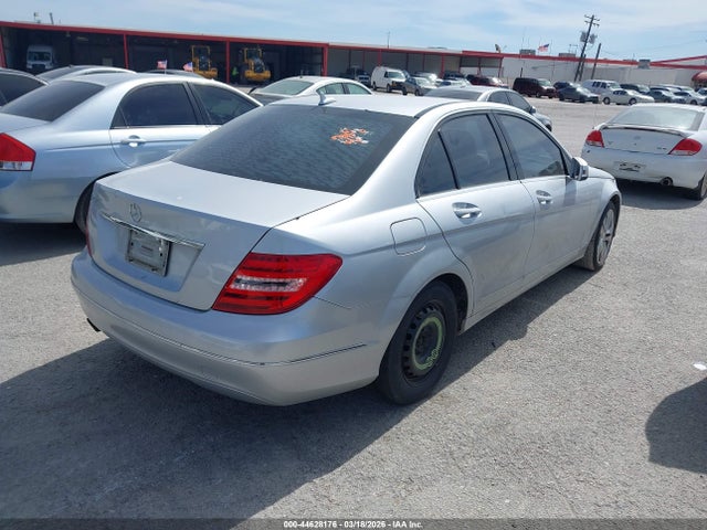 2014 MERCEDES-BENZ C 250 WDDGF4HB0ER310653 Photo 3