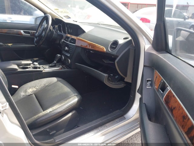 2014 MERCEDES-BENZ C 250 WDDGF4HB0ER310653 Photo 4