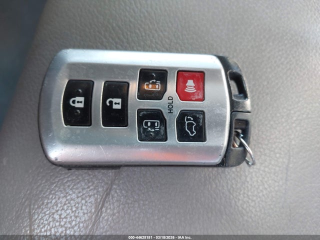 5TDDZ3DC1JS191522 Toyota Sienna Xle 7 Passenger