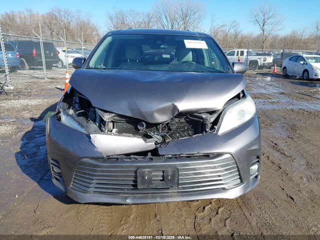 5TDDZ3DC1JS191522 Toyota Sienna Xle 7 Passenger
