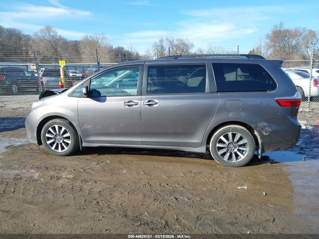 5TDDZ3DC1JS191522 Toyota Sienna Xle 7 Passenger