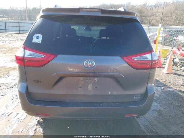 5TDDZ3DC1JS191522 Toyota Sienna Xle 7 Passenger