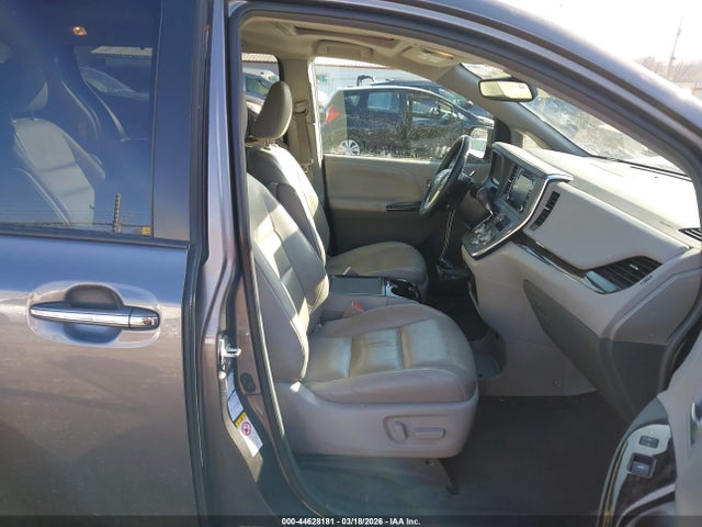5TDDZ3DC1JS191522 Toyota Sienna Xle 7 Passenger