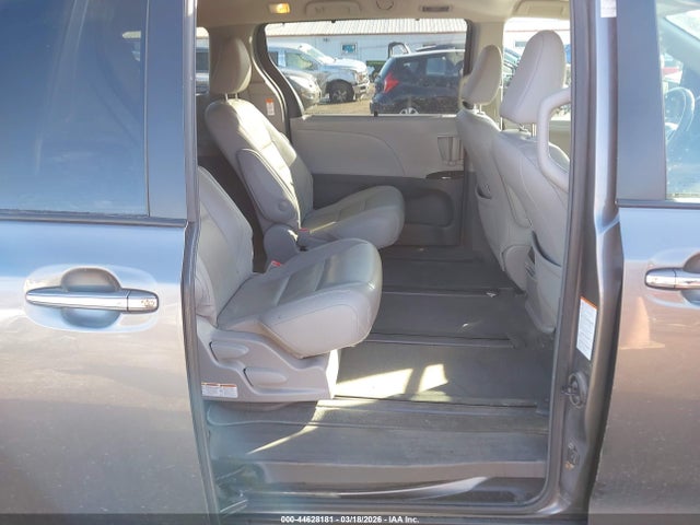 5TDDZ3DC1JS191522 Toyota Sienna Xle 7 Passenger