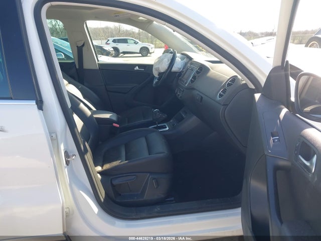 44628219 :رقم المزاد ، WVGRV7AX4HK024116 vin ، 2017 Volkswagen Tiguan 2.0t Wolfsburg Edition مزاد بيع