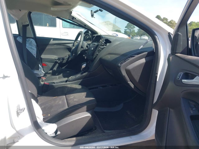 Ford FOCUS SE 2017 1FADP3F24HL328447 Image 5