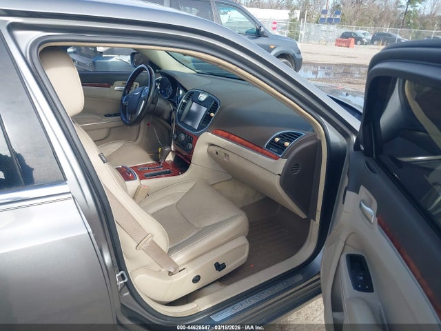 44628547 :رقم المزاد ، 2C3CA6CT9BH581259 vin ، 2011 Chrysler 300c مزاد بيع