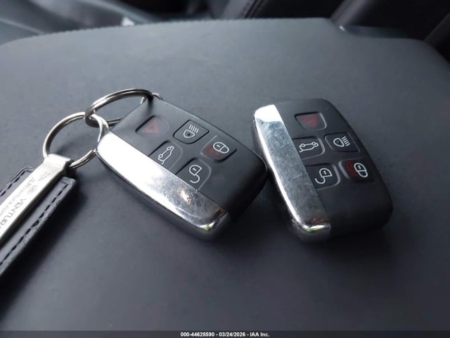 2017 LAND ROVER DISCOVERY SALRRBBV3HA013034 Photo 10