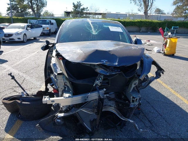 2022 Tesla Model Y Performance Dual Motor All-wheel Drive მანქანა იყიდება აუქციონზე, vin: 7SAYGDEF5NF511752, აუქციონის ნომერი: 44628621