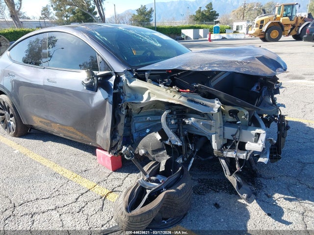2022 Tesla Model Y Performance Dual Motor All-wheel Drive მანქანა იყიდება აუქციონზე, vin: 7SAYGDEF5NF511752, აუქციონის ნომერი: 44628621