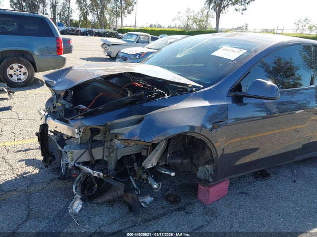 2022 Tesla Model Y Performance Dual Motor All-wheel Drive მანქანა იყიდება აუქციონზე, vin: 7SAYGDEF5NF511752, აუქციონის ნომერი: 44628621