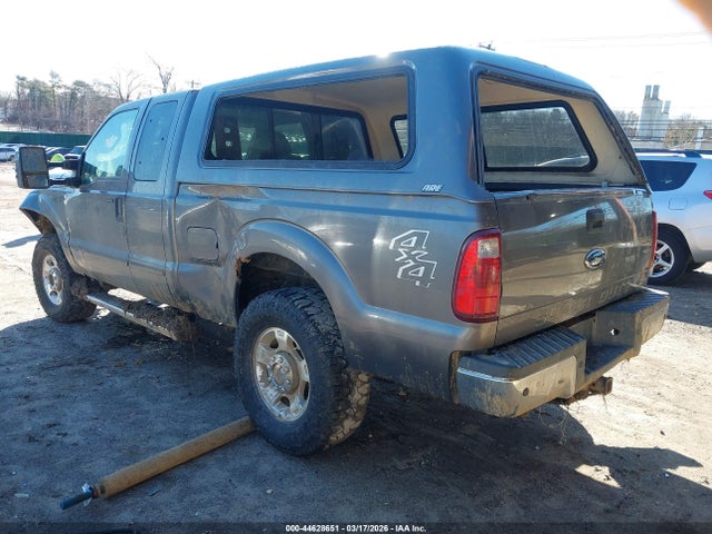 2011 FORD F-250 1FT7X2B6XBEA26716 Photo 2