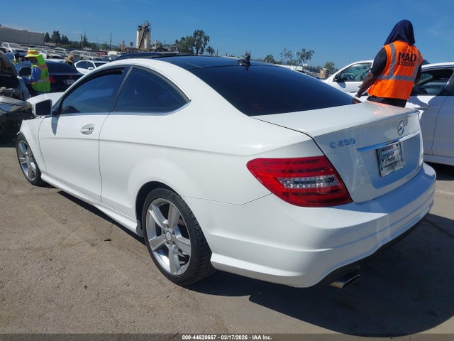 2015 MERCEDES-BENZ C 250 WDDGJ4HB1FG347786 Photo 2