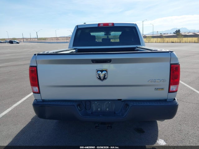 44628767 :رقم المزاد ، 1C6RR7KG2JS133484 vin ، 2018 Ram 1500 Tradesman  4x4 5'7 Box مزاد بيع