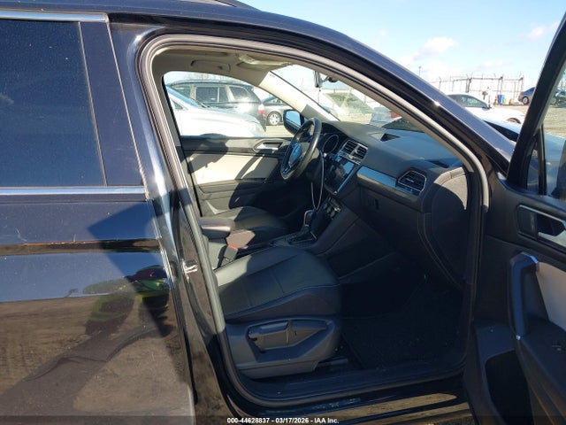 Продаж на аукціоні авто 2018 Volkswagen Tiguan 2.0t Se/2.0t Sel, vin: 3VV3B7AX3JM182322, номер лоту: 44628837