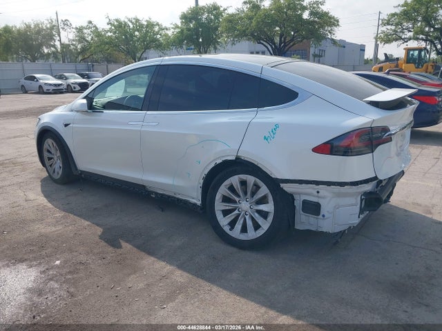 2020 TESLA MODEL X 5YJXCAE25LF219774 Photo 2