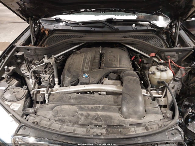 2018 BMW X5 5UXKR0C57J0X92136 Photo 9