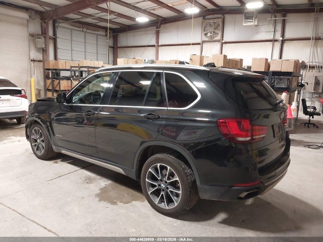 2018 BMW X5 5UXKR0C57J0X92136 Photo 2