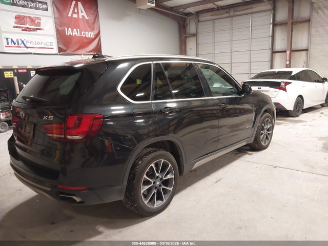 2018 BMW X5 5UXKR0C57J0X92136 Photo 3