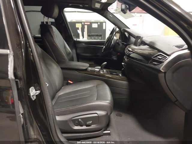 2018 BMW X5 5UXKR0C57J0X92136 Photo 4