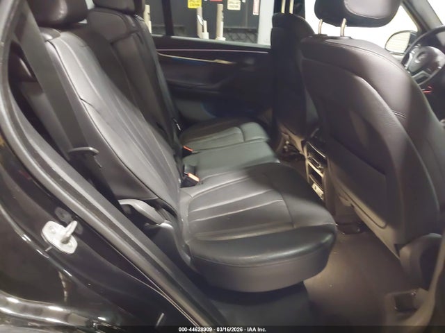 2018 BMW X5 5UXKR0C57J0X92136 Photo 7