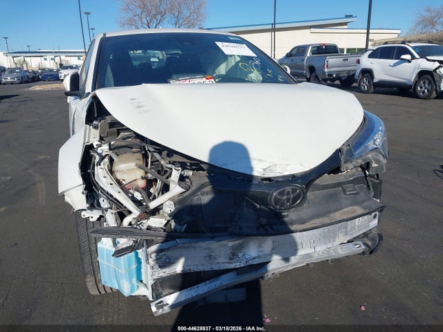 JTNKHMBX9K1052500 Toyota C-HR LE