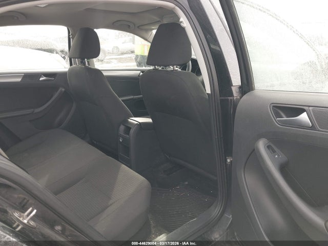 44629004 :رقم المزاد ، 3VWD17AJ6FM253146 vin ، 2015 Volkswagen Jetta 1.8t Se مزاد بيع