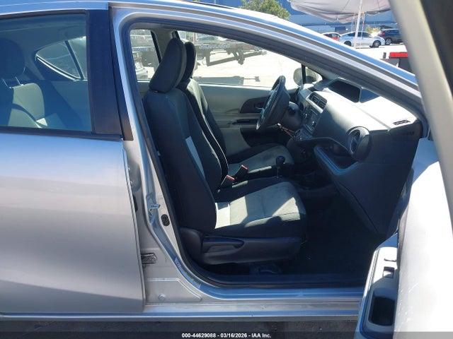 2013 TOYOTA PRIUS C JTDKDTB33D1530226 Photo 4