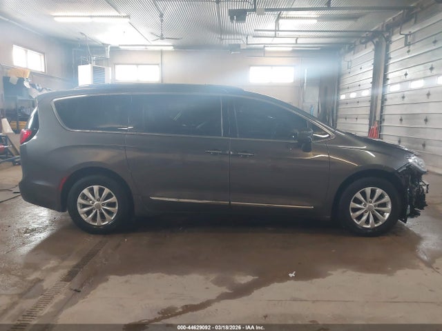 44629092 :رقم المزاد ، 2C4RC1BG2KR627578 vin ، 2019 Chrysler Pacifica Touring L مزاد بيع